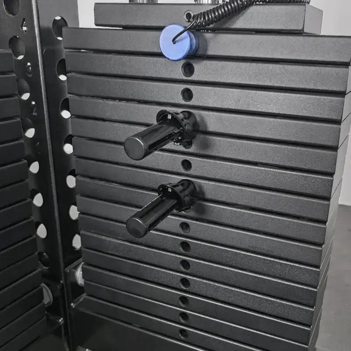 Demonstration of instant weight reduction using Aeselu quick release drop set pins.